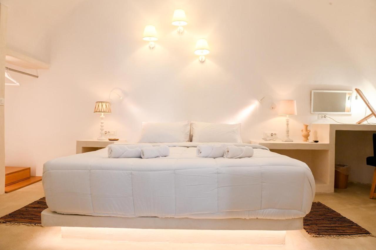 פירוסטפני Three Bells Suites מראה חיצוני תמונה