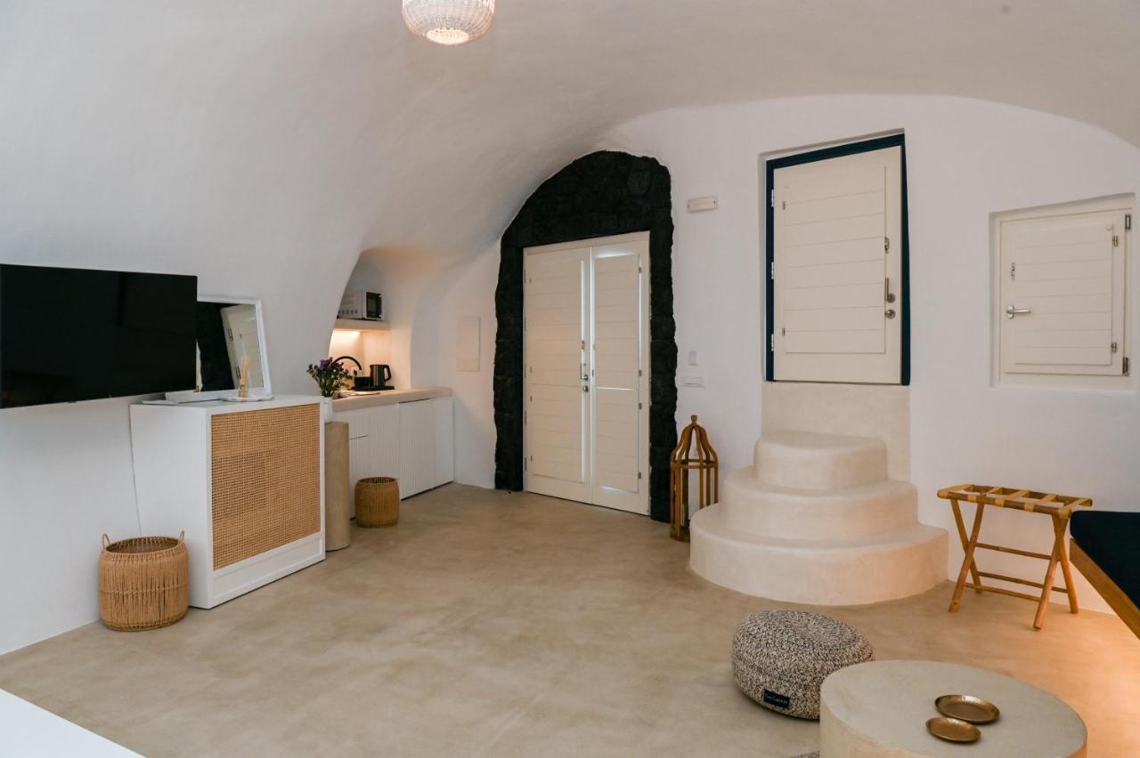 פירוסטפני Three Bells Suites מראה חיצוני תמונה