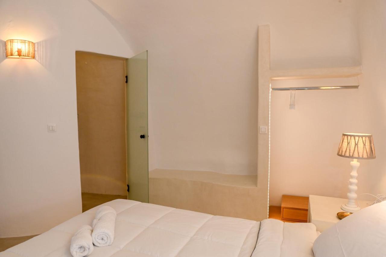 פירוסטפני Three Bells Suites מראה חיצוני תמונה