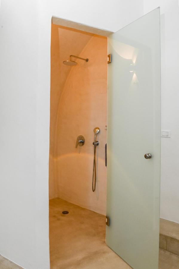 פירוסטפני Three Bells Suites מראה חיצוני תמונה